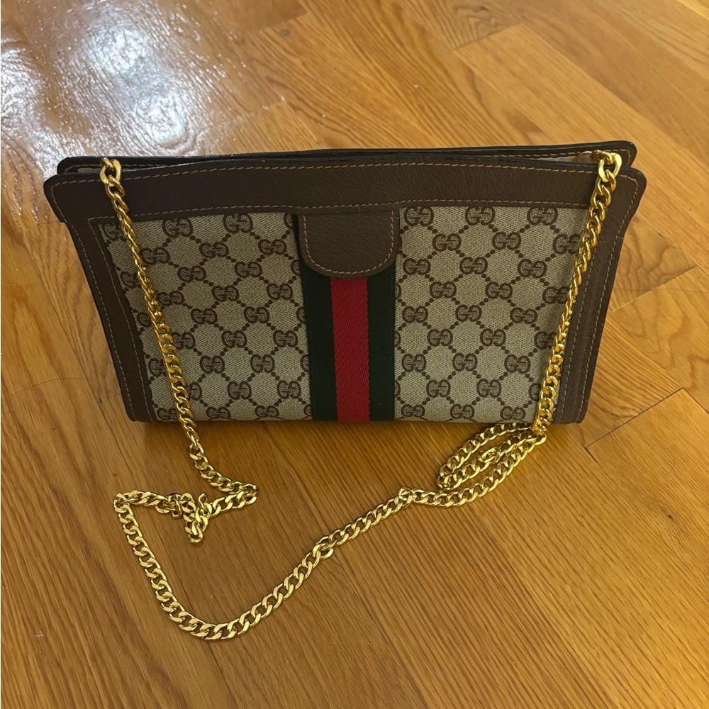 Vintage Gucci Parfums GG Supreme Canvas Toiletry Pouch with Green-Red Stripe - Picture 2 of 15